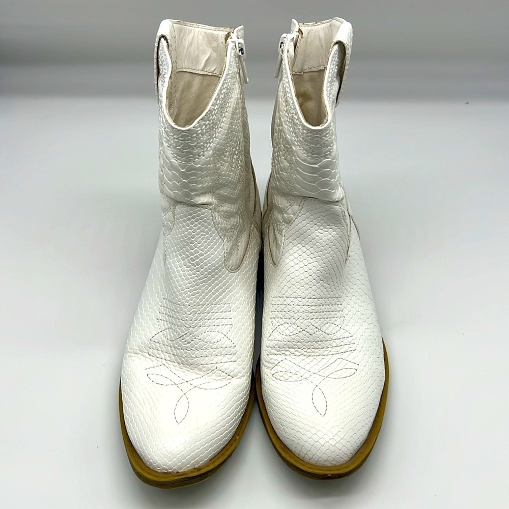 Coconuts By Matisse - Pistol White Faux Leather Snake Print Ankle Boots Size 7.5 - Picture 2 of 15